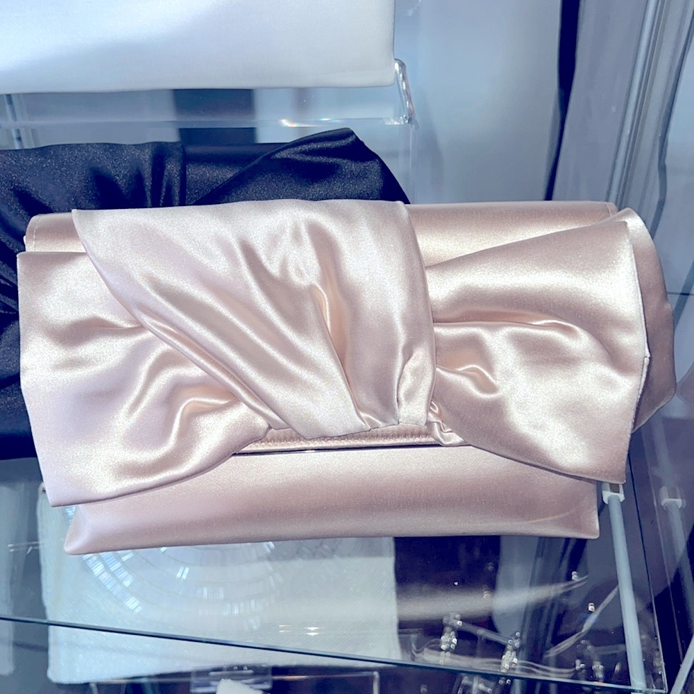 💛NWT Jewel by Badgley Mischka Champagne Satin Handbag
